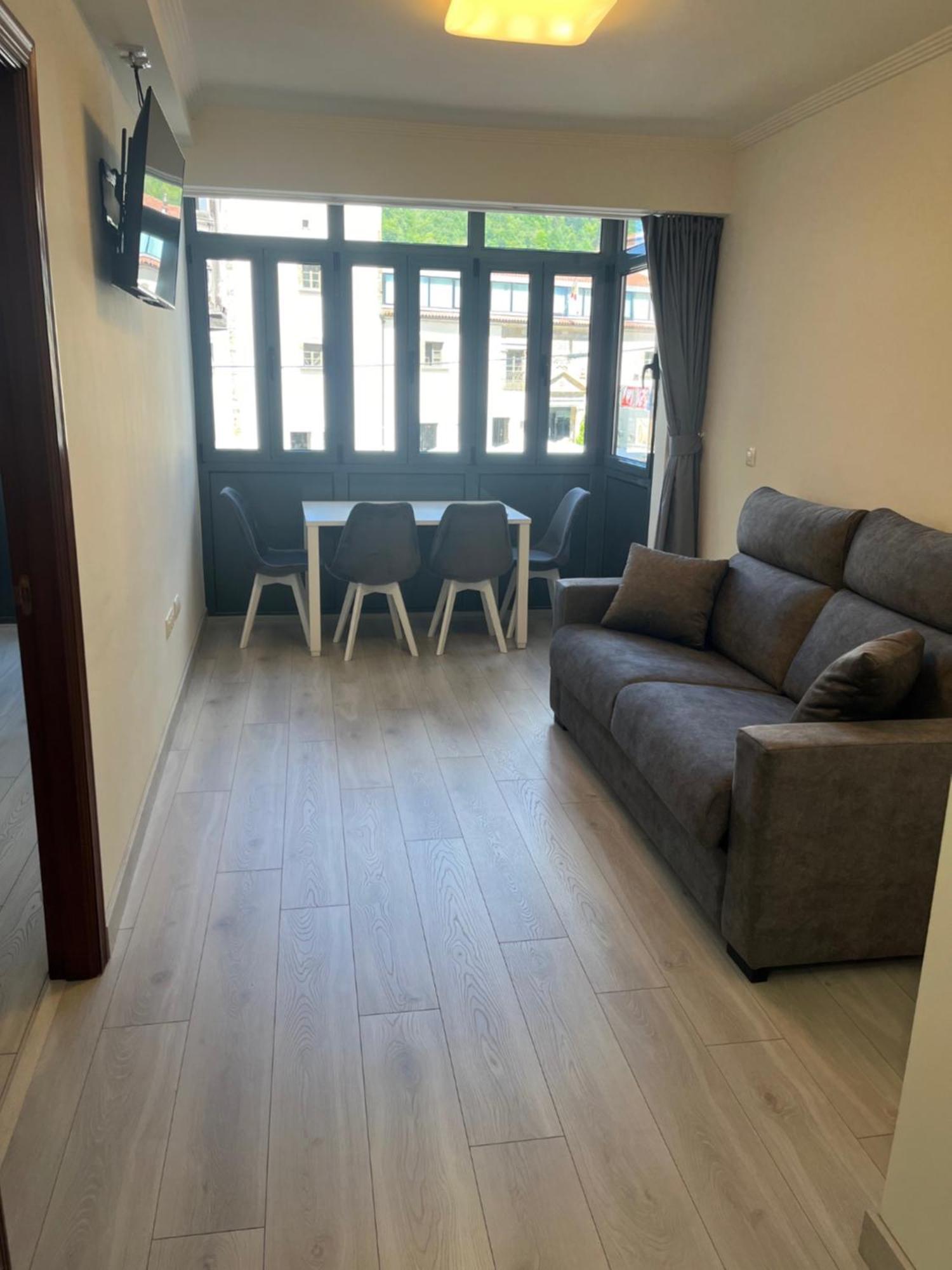 Apartamentos Turisticos Palacio De Meras 티네오 외부 사진