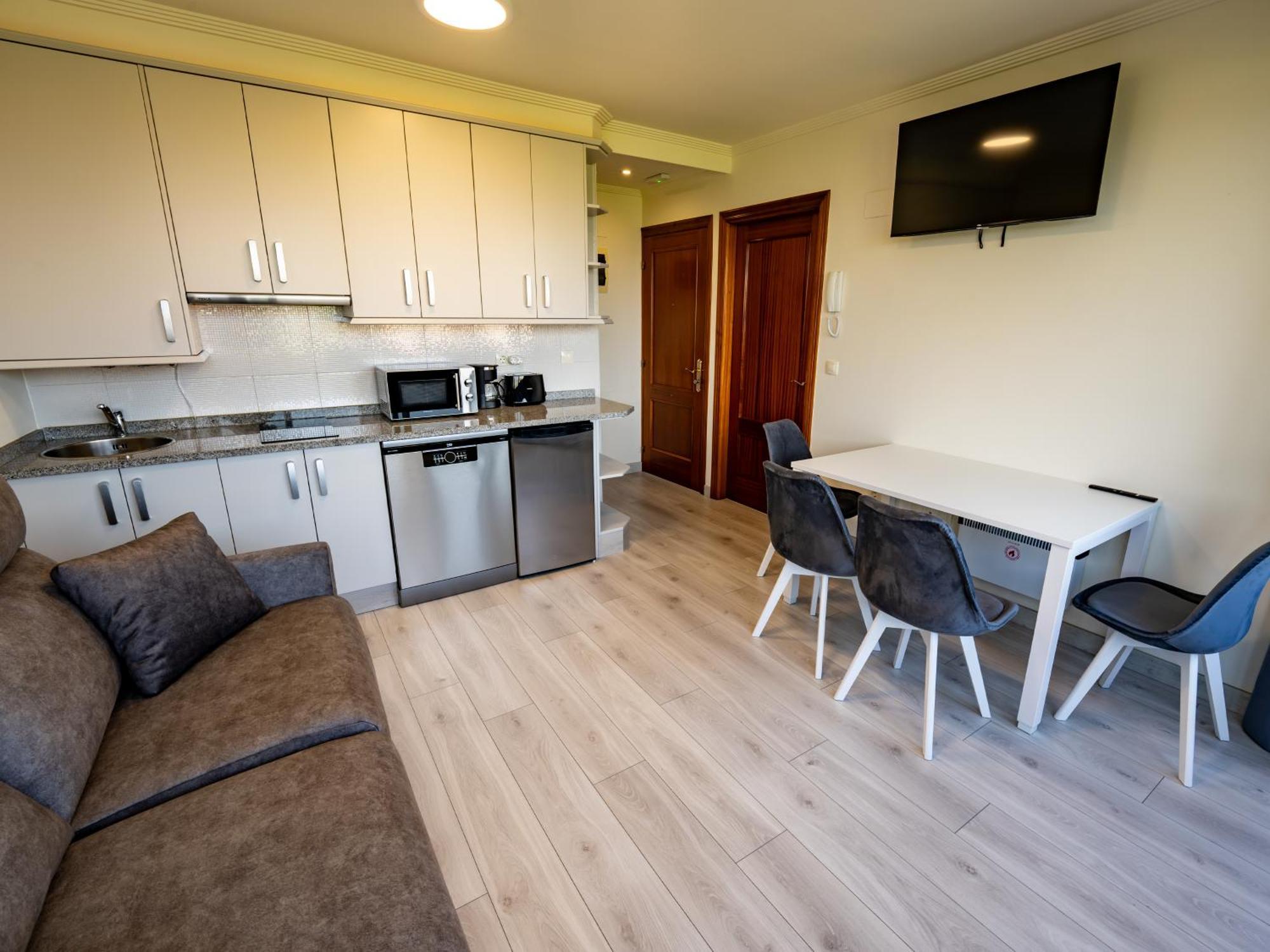 Apartamentos Turisticos Palacio De Meras 티네오 외부 사진
