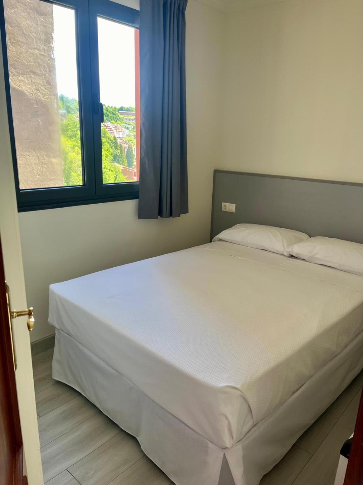Apartamentos Turisticos Palacio De Meras 티네오 외부 사진